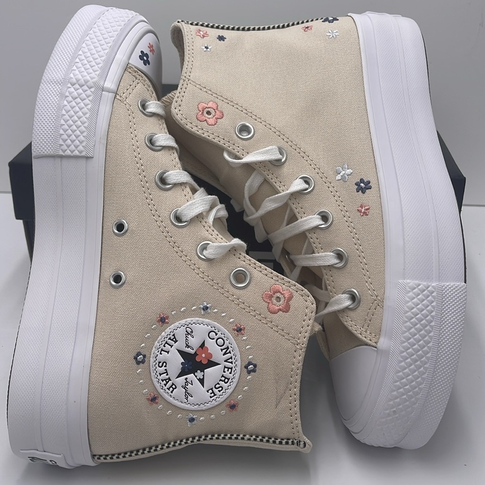Converse Women's Cream High-Top Platform Sneakers A14265C
CTAS LIFT HI
LIGHT DUN - Picture 11 of 16